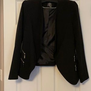 Open front fitted Vince Camuto blazer